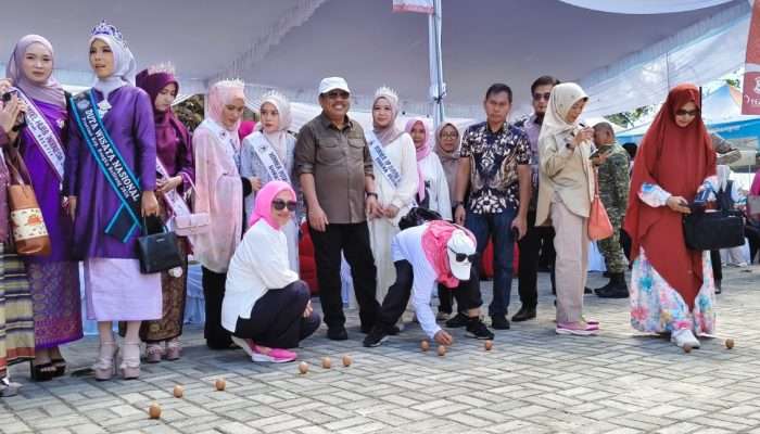 Festival Pasir Padi 2026 Tampilkan Tradisi Unik Menegakkan Telur di Pantai Pangkalpinang