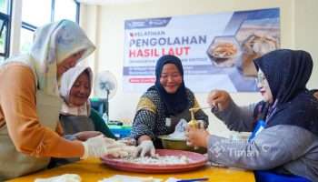UMKM Binaan PT TIMAH Ajarkan Olahan Hasil Laut ke Warga Bangka
