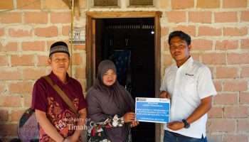 Tangis Bahagia Ibu Pecah, PT TIMAH Selamatkan Kuliah Anak Pendulang Timah di Bangka Selatan