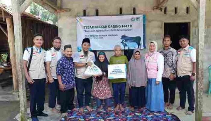 Masyarakat Pedesaan Terima Manfaat Program Tebar Berkah Daging YBM PLN UIW Babel
