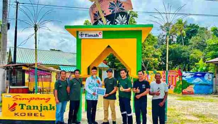 PT TIMAH Dukung Pembangunan Gerbang Tanjak di Desa Sawang Laut