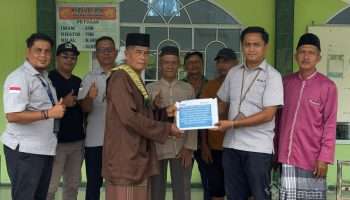 Halaman Masjid Nurul Huda Kundur Barat Kini Lebih Nyaman Berkat Bantuan Paving dari PT Timah