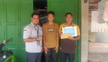 Siswa Juara Kelas Asal Kundur Barat Terima Bantuan Pendidikan dari PT TIMAH