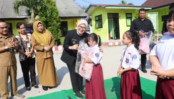 Bukan Sekadar Lomba Agustusan, Dessy Uji Wawasan Siswa SDN 42 Pangkalpinang