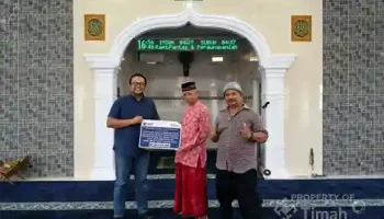 PT TIMAH Bantu Karpet Baru Masjid Nurul Fatah Belitung, Jamaah Kini Lebih Nyaman