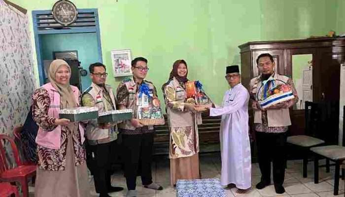  YBM PLN UIW Bangka Belitung Tebar Kasih dan Kebahagiaan di Panti Lansia Al Maa’uun Belitung