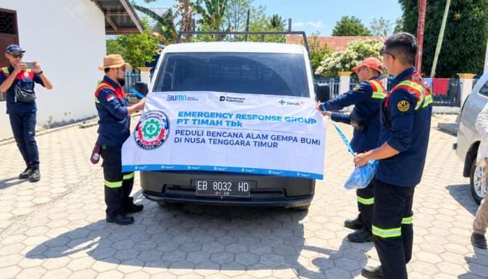Warga Nagekeo Masih di Tenda Darurat, PT Timah Salurkan Bantuan Sembako dan Tikar