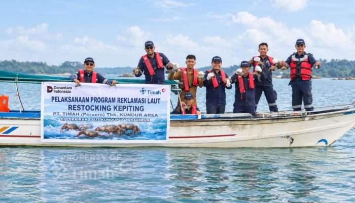 PT Timah Kolaborasi Bersama Warga Gemuruh Lepas 1.000 Kepiting Bakau di Laut Kundur