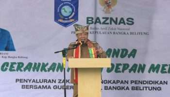 Sapa Siswa SMAN 1 Sungailiat, Gubernur Babel Bawa Bantuan Seragam hingga Janji Sumur Bor