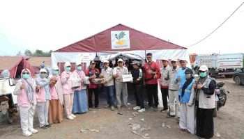 Srikandi PLN dan Yayasan Baitul Maal  PLN UIW Babel Salurkan Bantuan untuk Korban Kebakaran Serdang