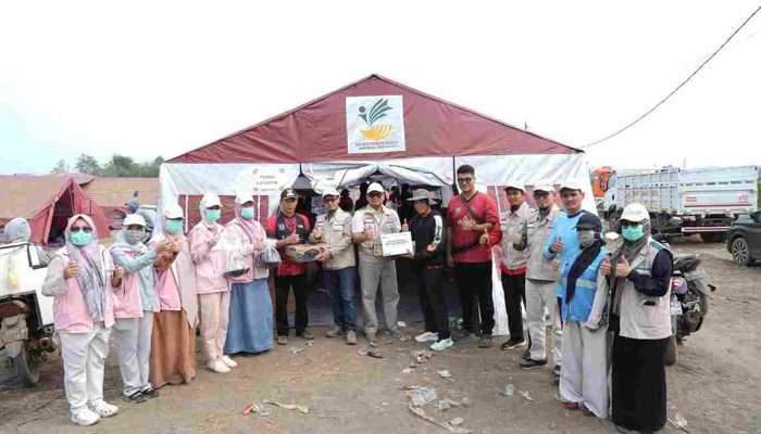 Srikandi PLN dan Yayasan Baitul Maal  PLN UIW Babel Salurkan Bantuan untuk Korban Kebakaran Serdang